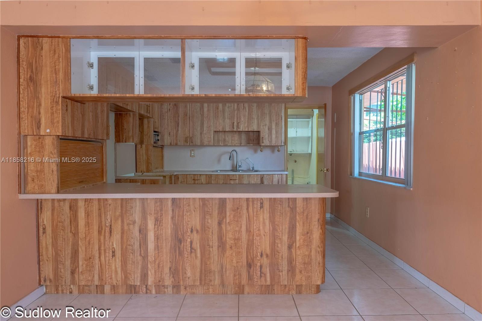 4230 SW 10th St