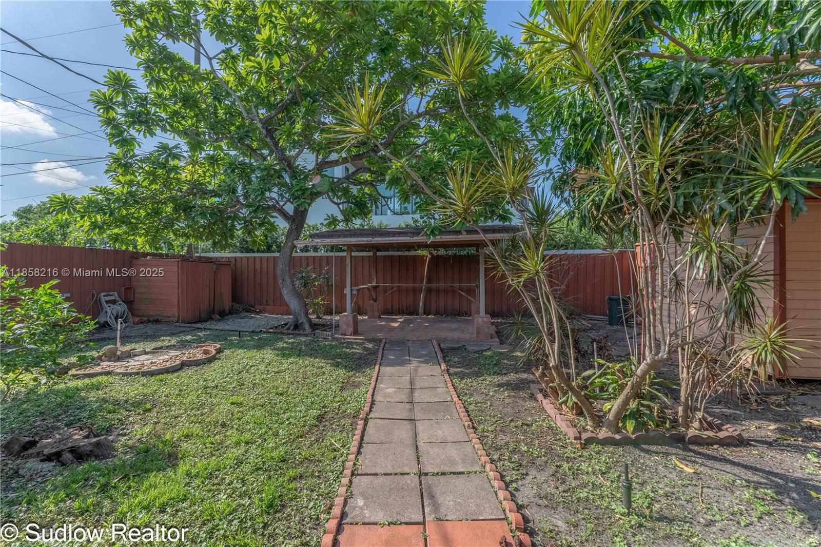 4230 SW 10th St
