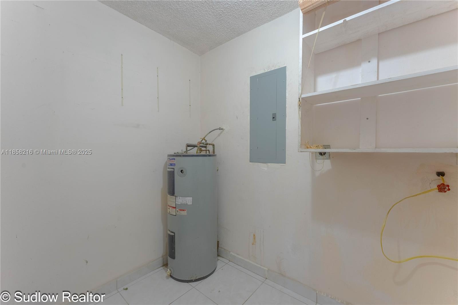 4230 SW 10th St