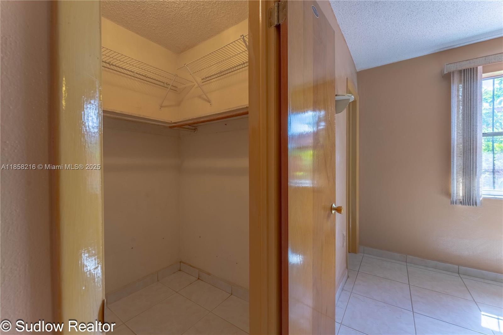 4230 SW 10th St