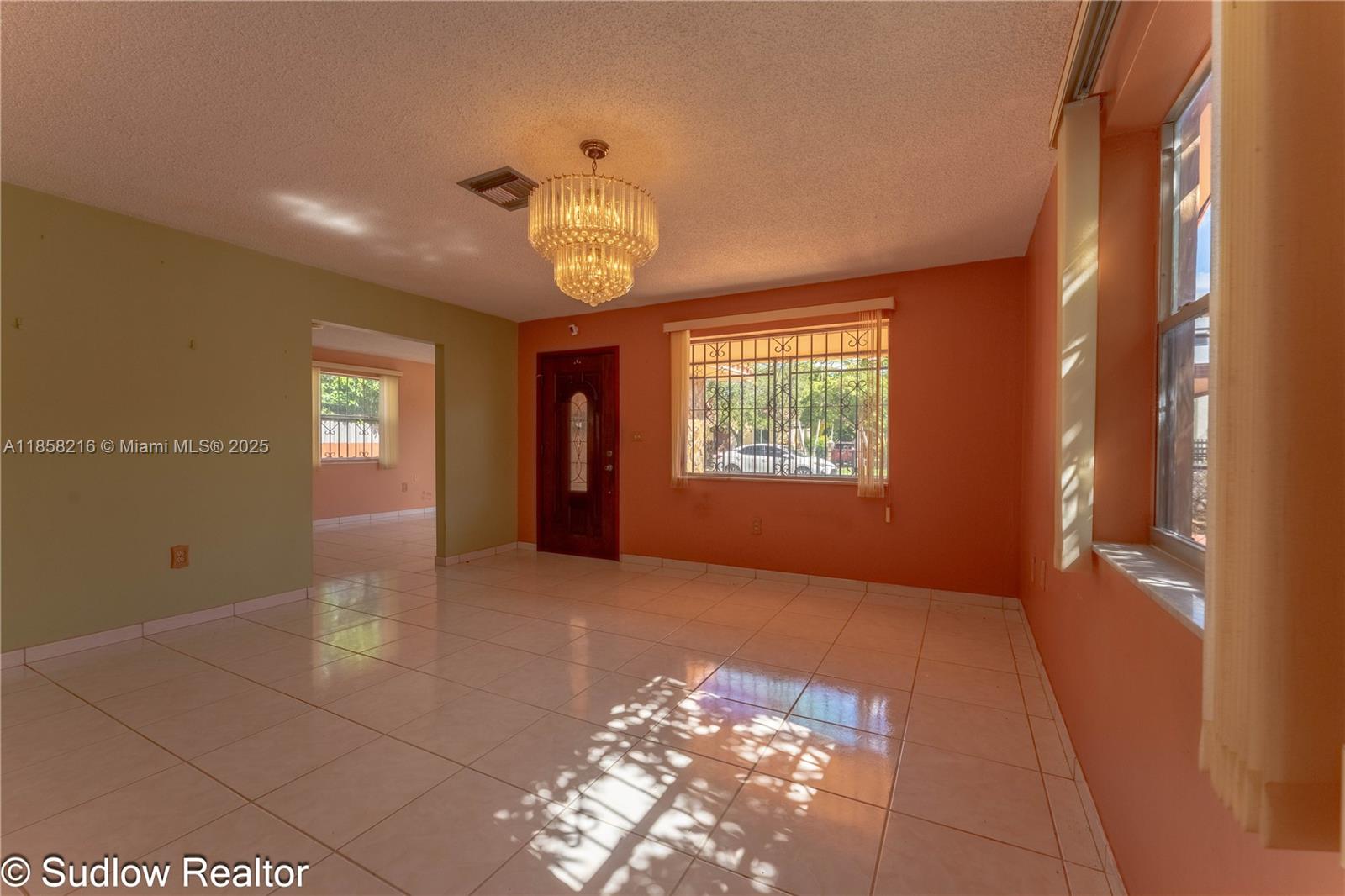 4230 SW 10th St