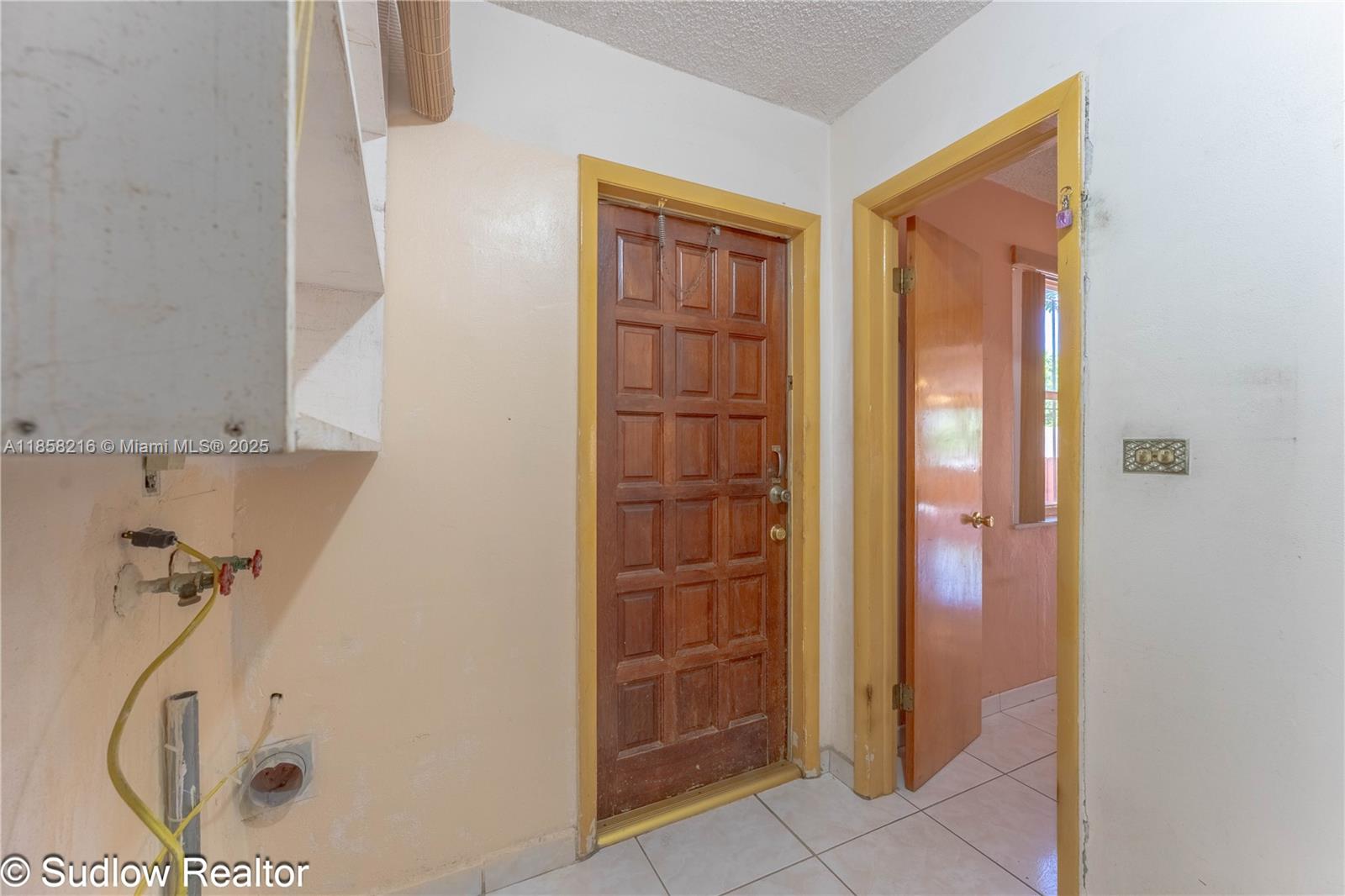 4230 SW 10th St