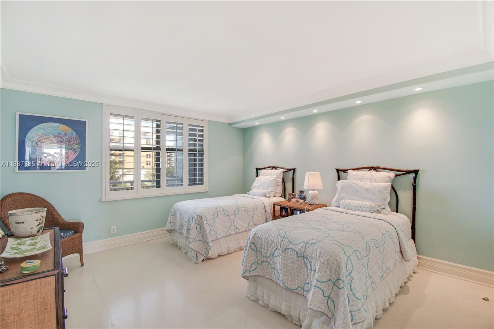 613 Ocean Dr # 6D