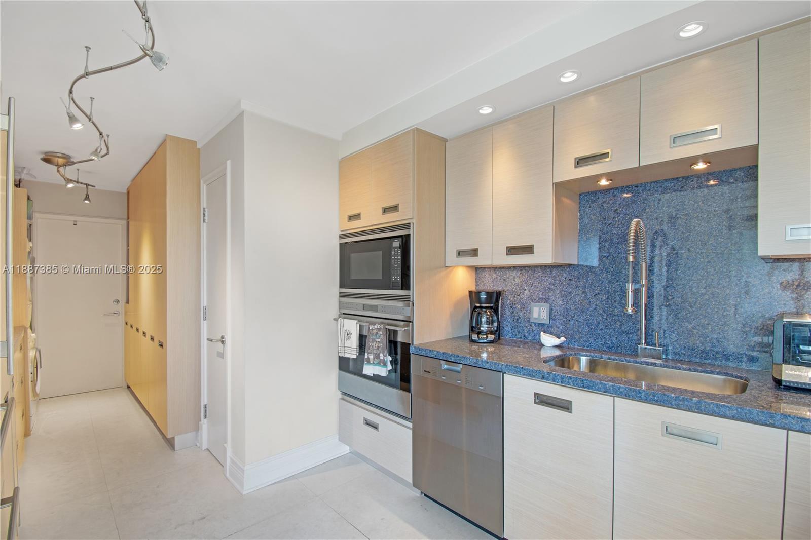 613 Ocean Dr # 6D