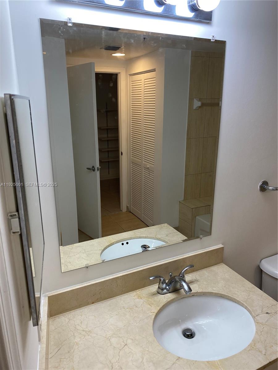 1750 N Bayshore Dr # 2609