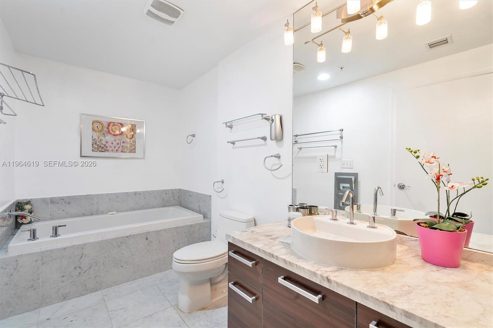 244 Biscayne Blvd # 1906