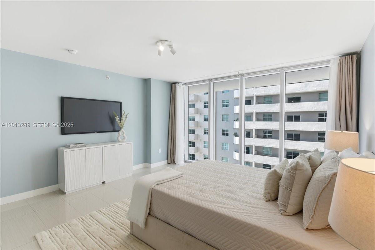 1111 SW 1st Ave Unit: 721-N