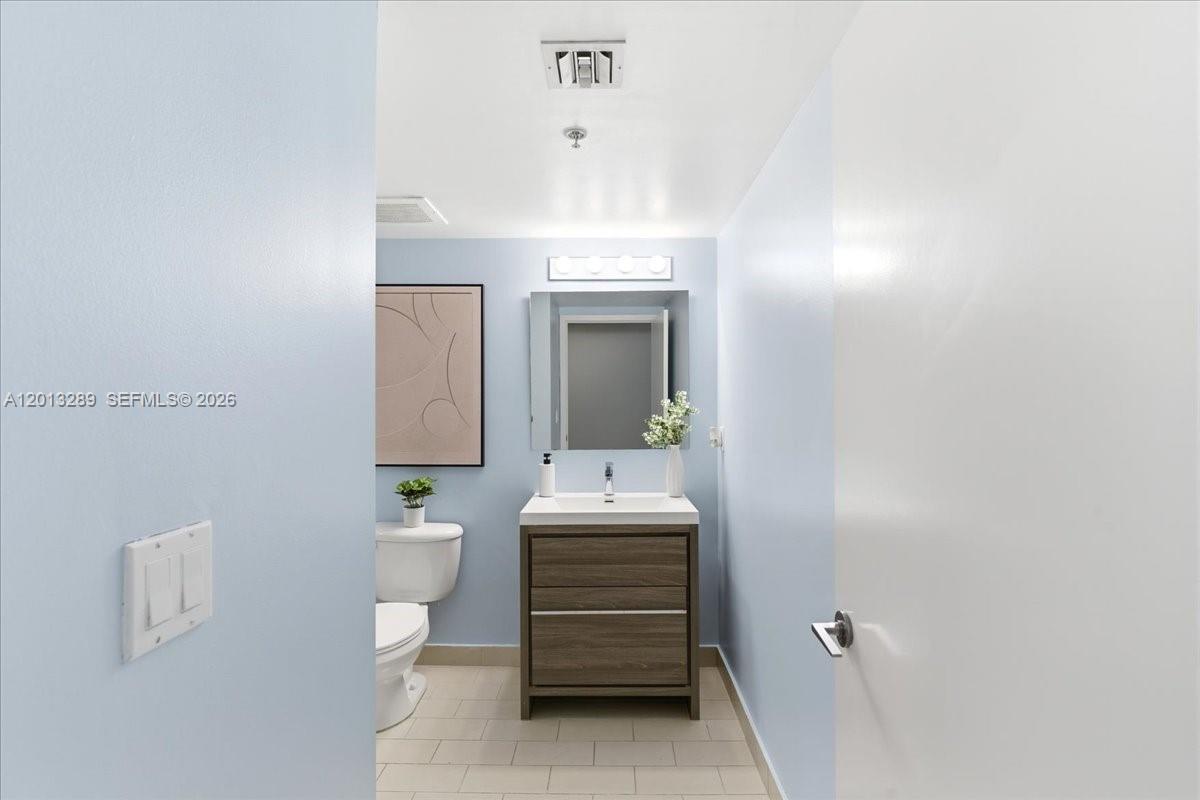1111 SW 1st Ave Unit: 721-N