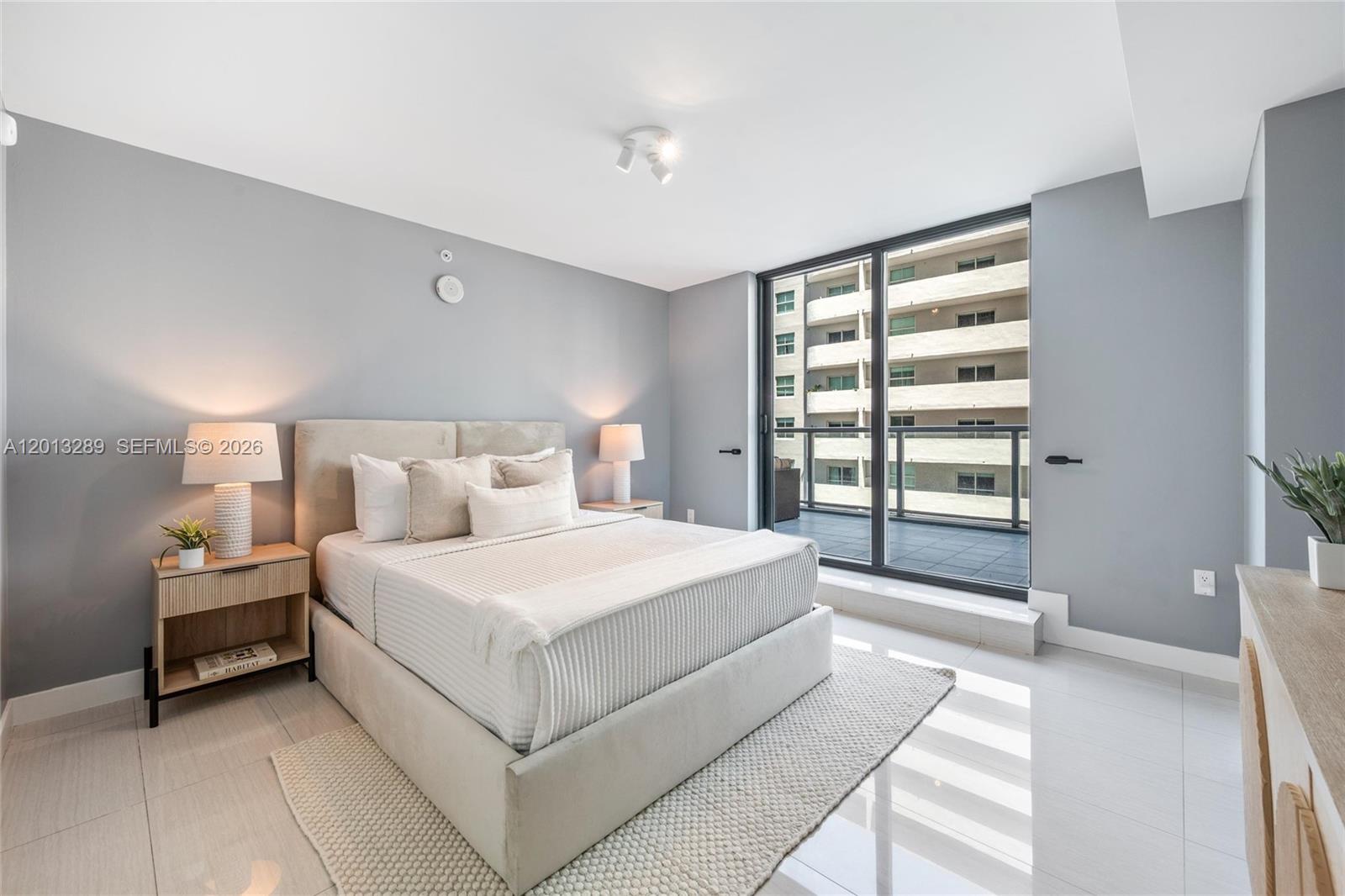 1111 SW 1st Ave Unit: 721-N