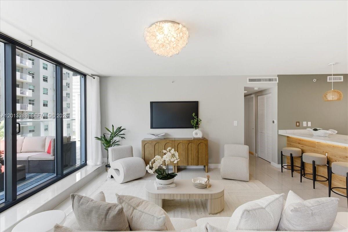 1111 SW 1st Ave Unit: 721-N