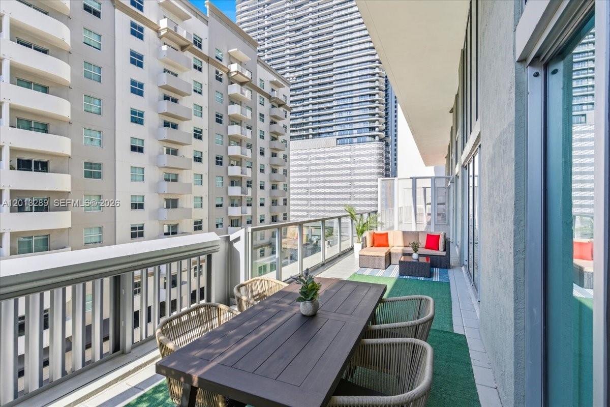 1111 SW 1st Ave Unit: 721-N