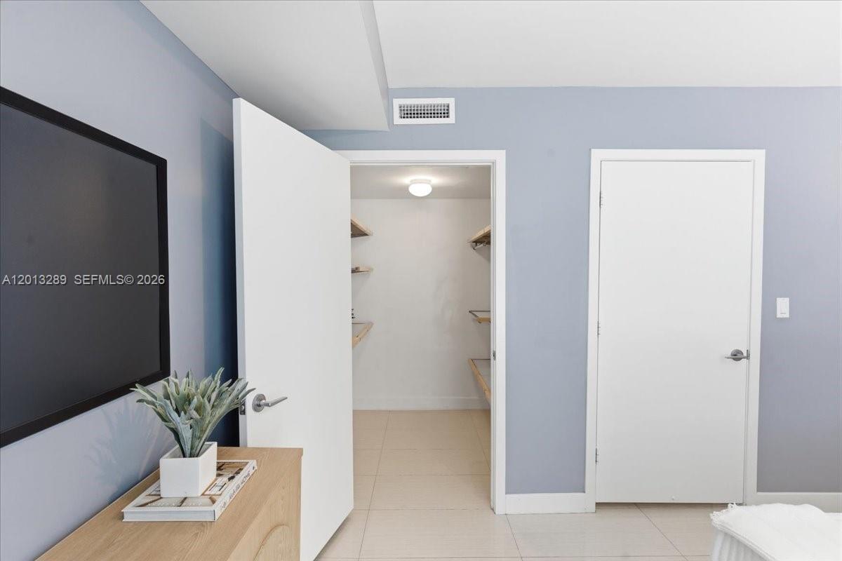 1111 SW 1st Ave Unit: 721-N