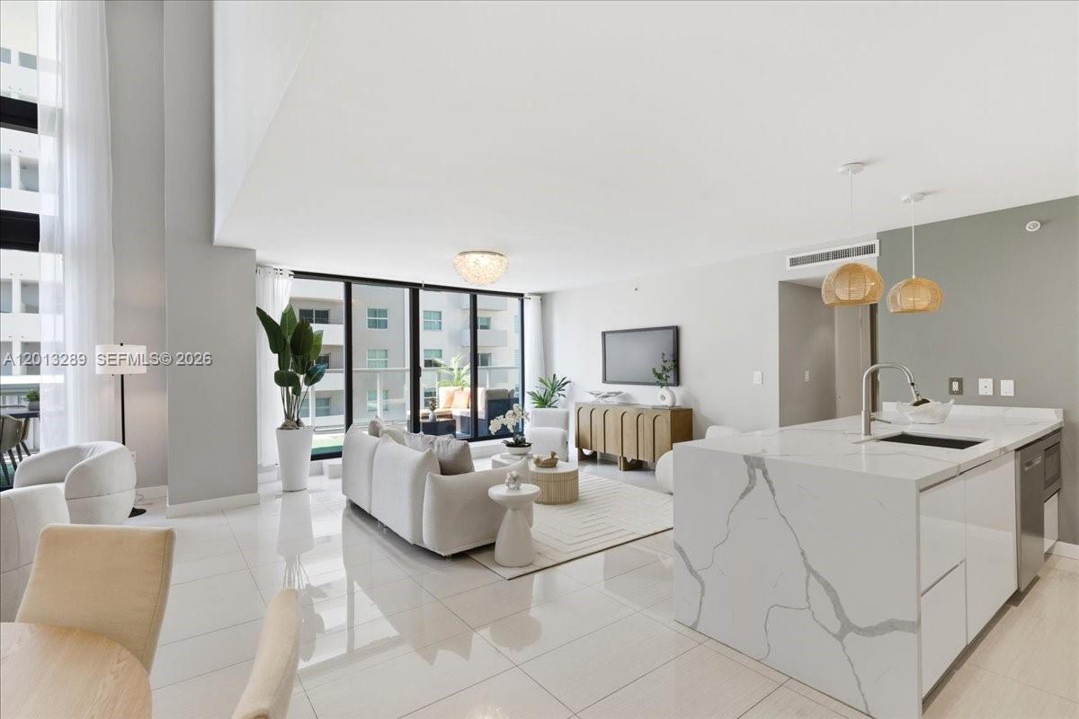 1111 SW 1st Ave Unit: 721-N