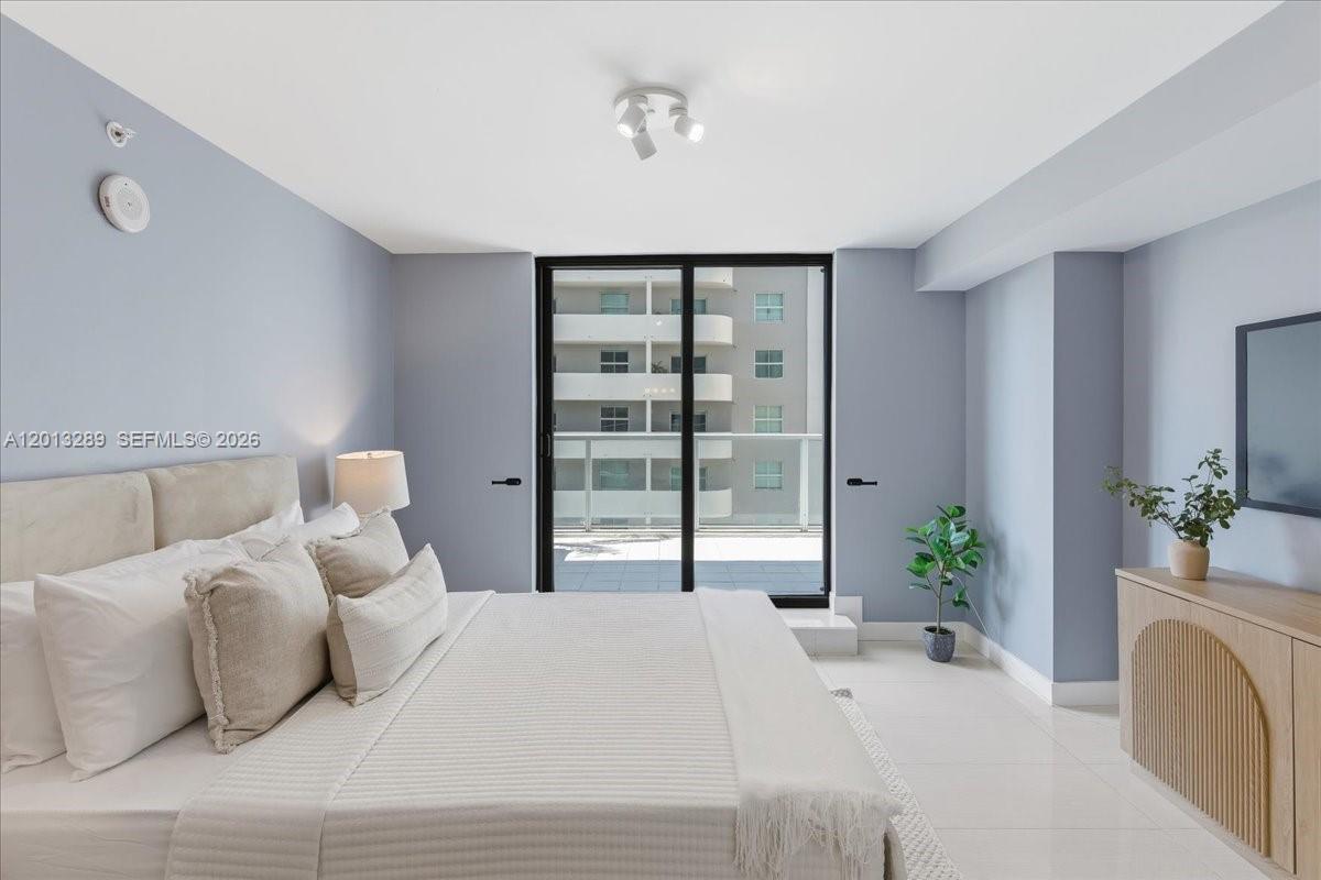 1111 SW 1st Ave Unit: 721-N