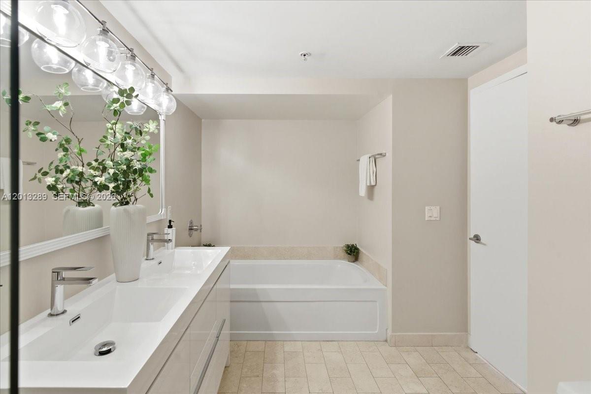 1111 SW 1st Ave Unit: 721-N