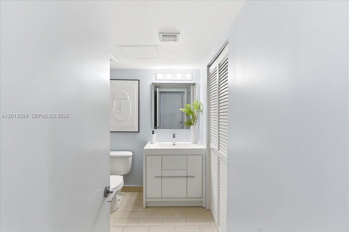 1111 SW 1st Ave Unit: 721-N