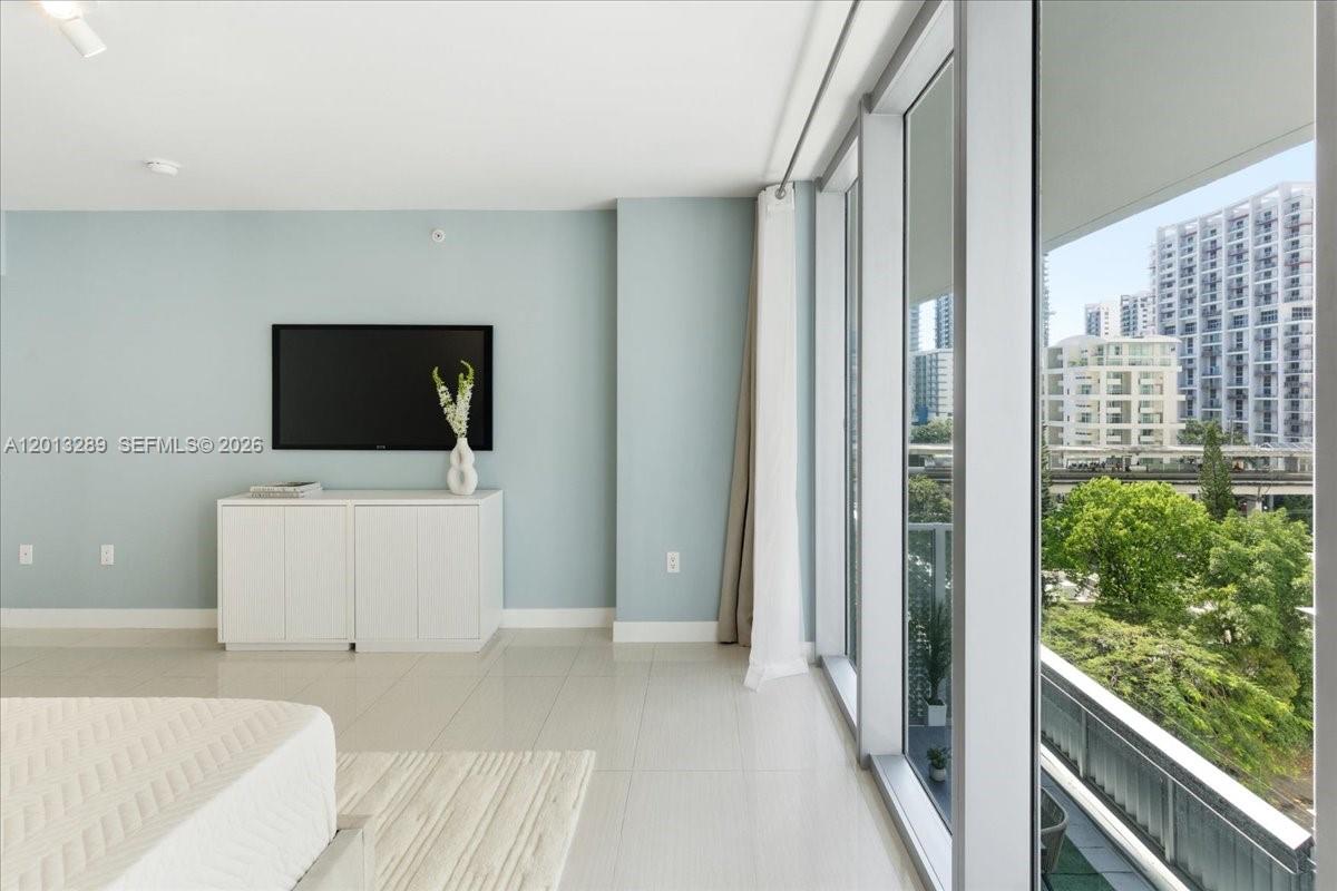 1111 SW 1st Ave Unit: 721-N
