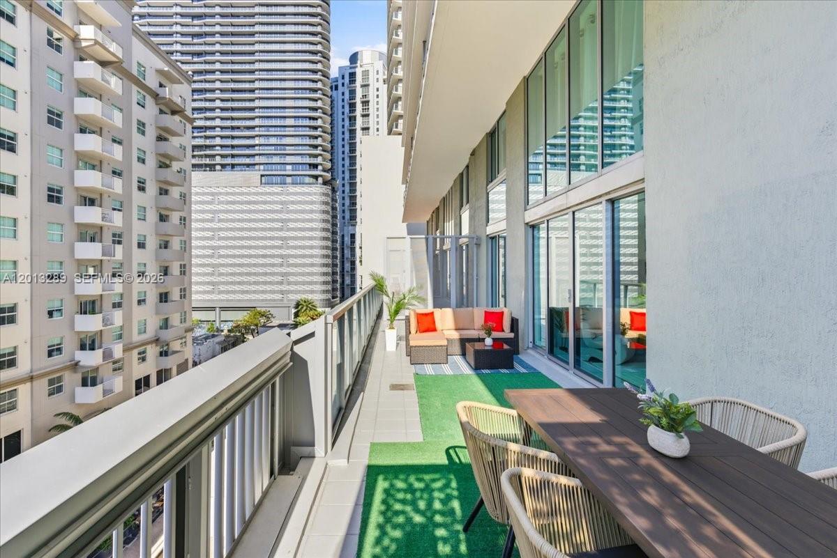1111 SW 1st Ave Unit: 721-N