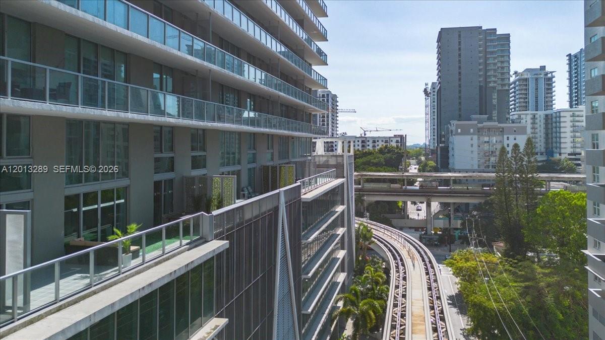 1111 SW 1st Ave Unit: 721-N