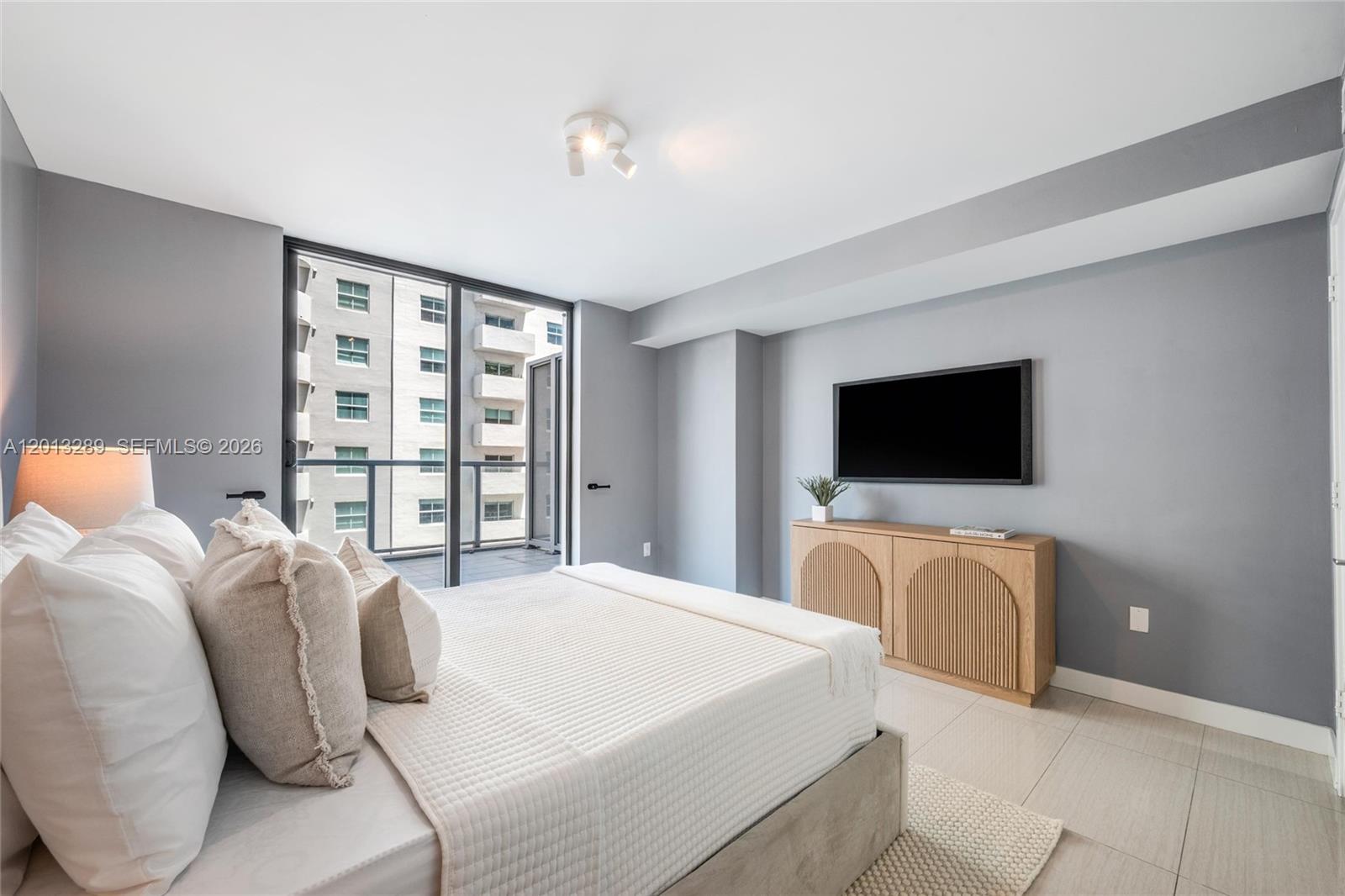 1111 SW 1st Ave Unit: 721-N
