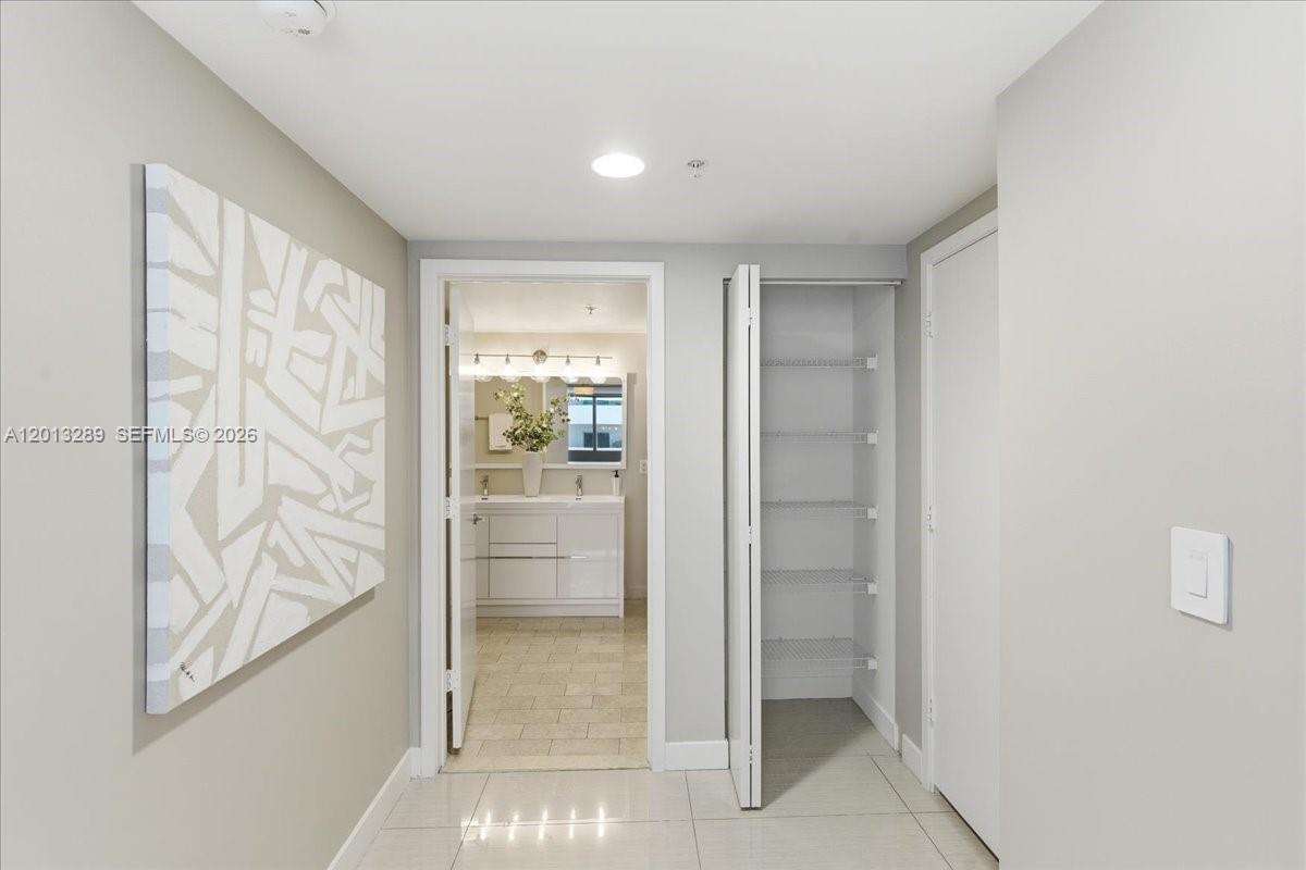 1111 SW 1st Ave Unit: 721-N
