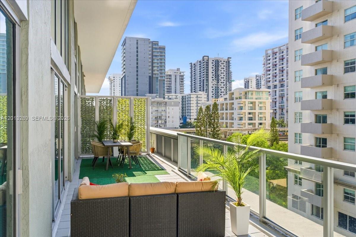 1111 SW 1st Ave Unit: 721-N