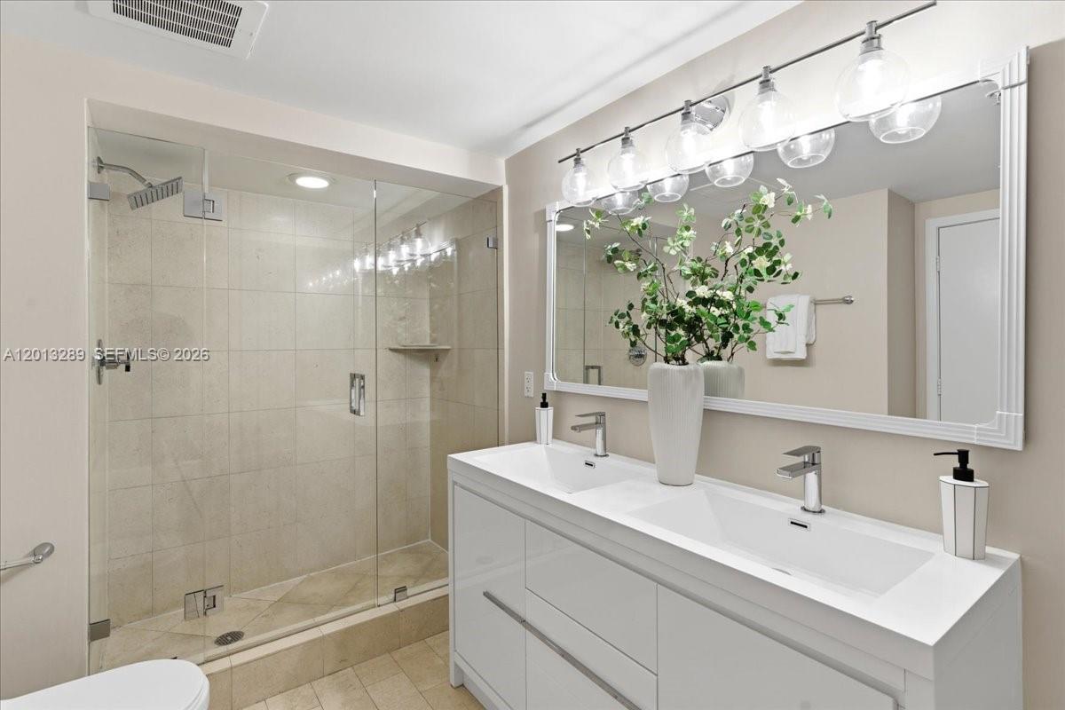 1111 SW 1st Ave Unit: 721-N