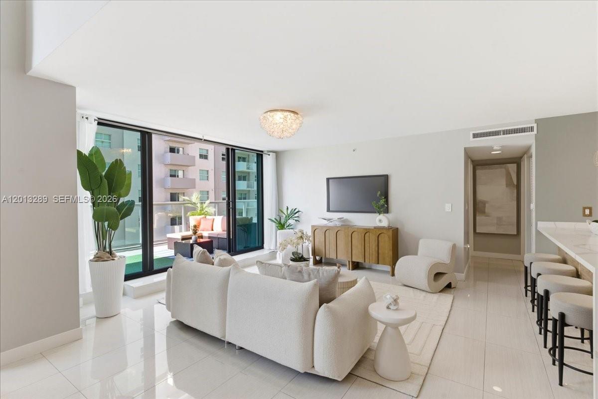 1111 SW 1st Ave Unit: 721-N