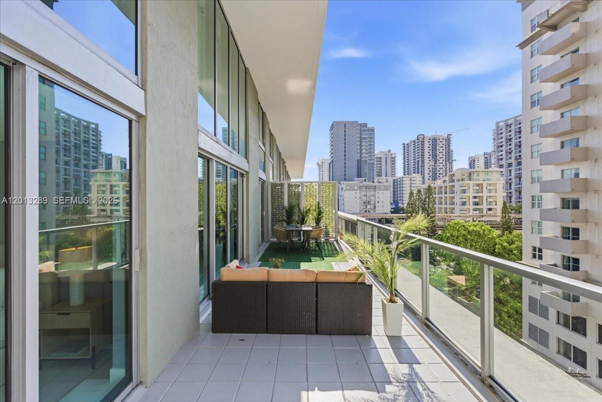 1111 SW 1st Ave Unit: 721-N