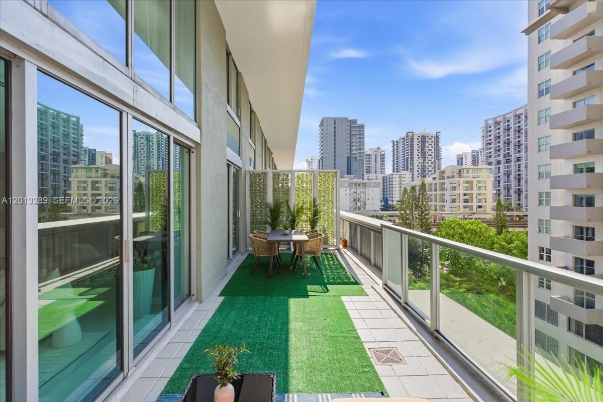 1111 SW 1st Ave Unit: 721-N
