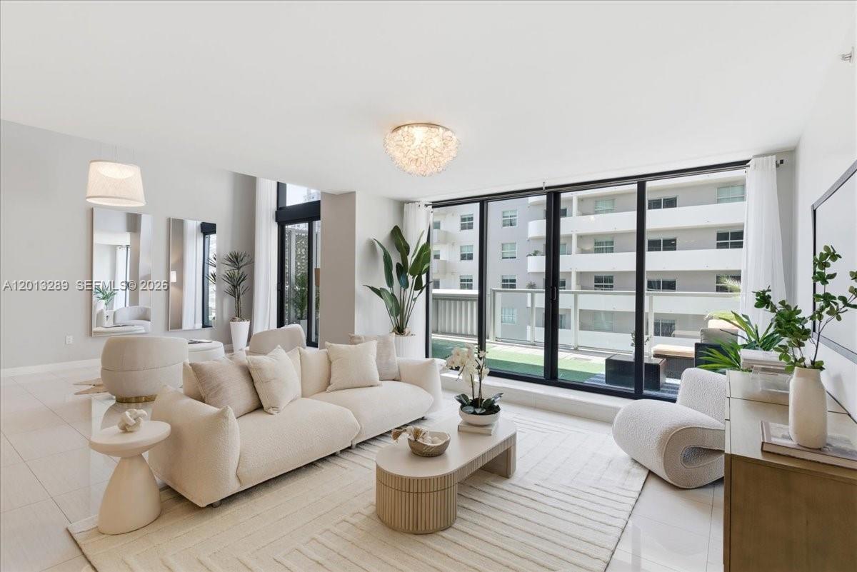 1111 SW 1st Ave Unit: 721-N