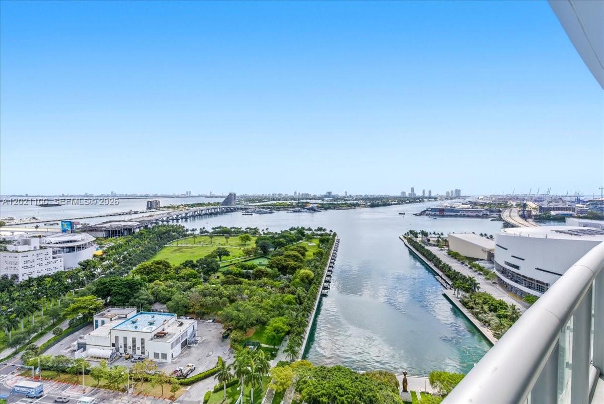 888 Biscayne Blvd # 2212