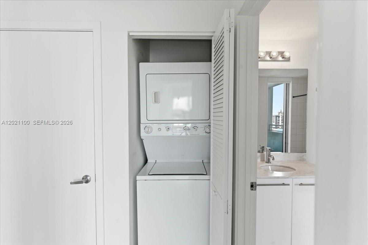 888 Biscayne Blvd # 2212