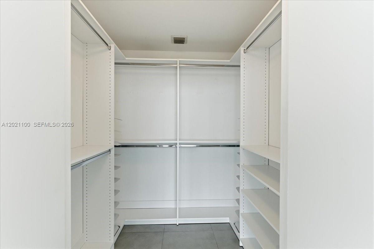 888 Biscayne Blvd # 2212