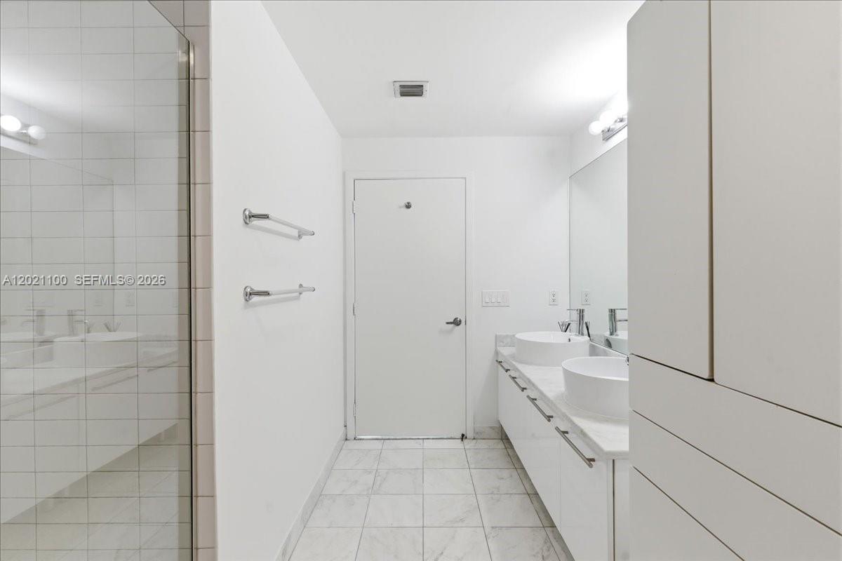 888 Biscayne Blvd # 2212
