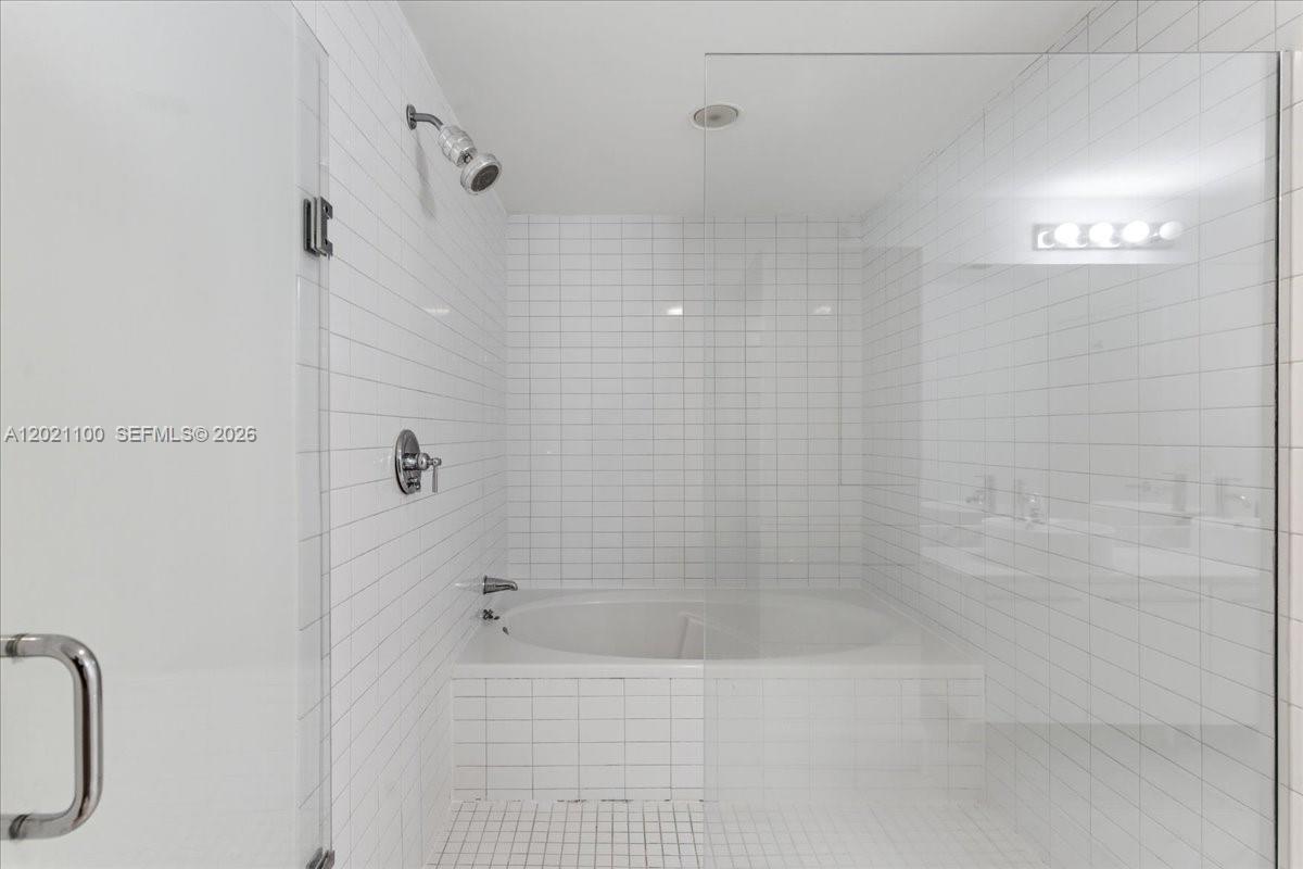 888 Biscayne Blvd # 2212