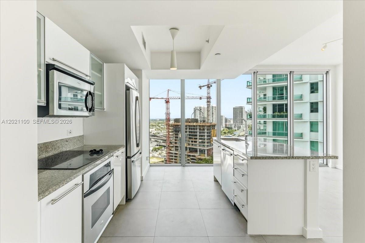 888 Biscayne Blvd # 2212