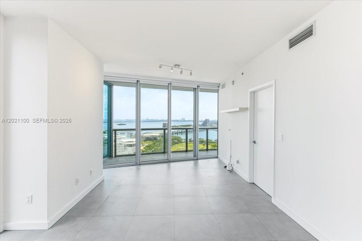 888 Biscayne Blvd # 2212