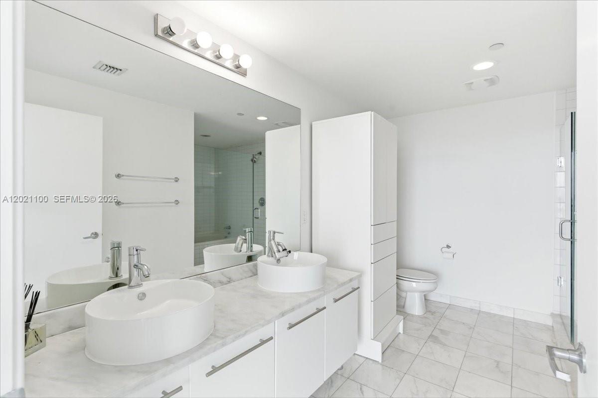 888 Biscayne Blvd # 2212