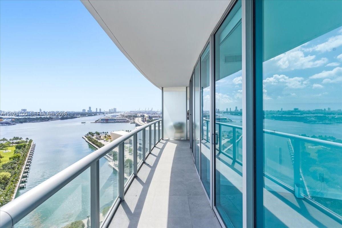 888 Biscayne Blvd # 2212