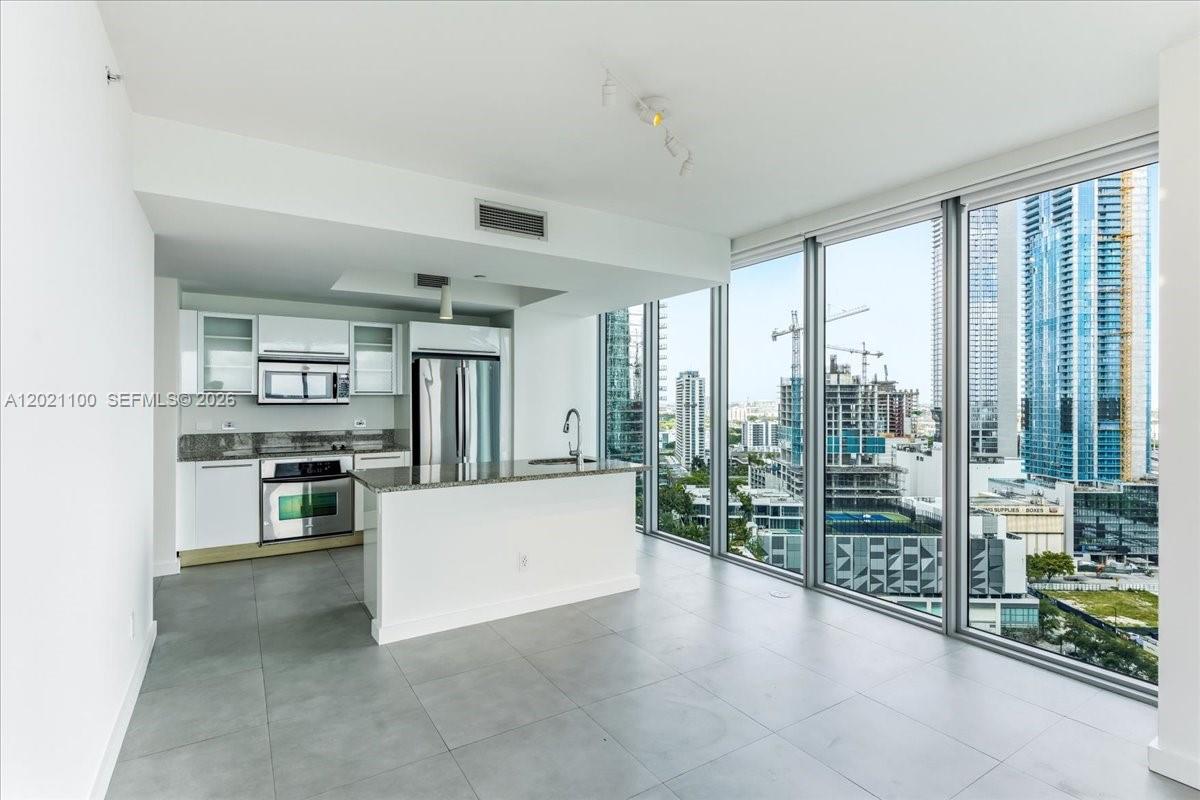 888 Biscayne Blvd # 2212
