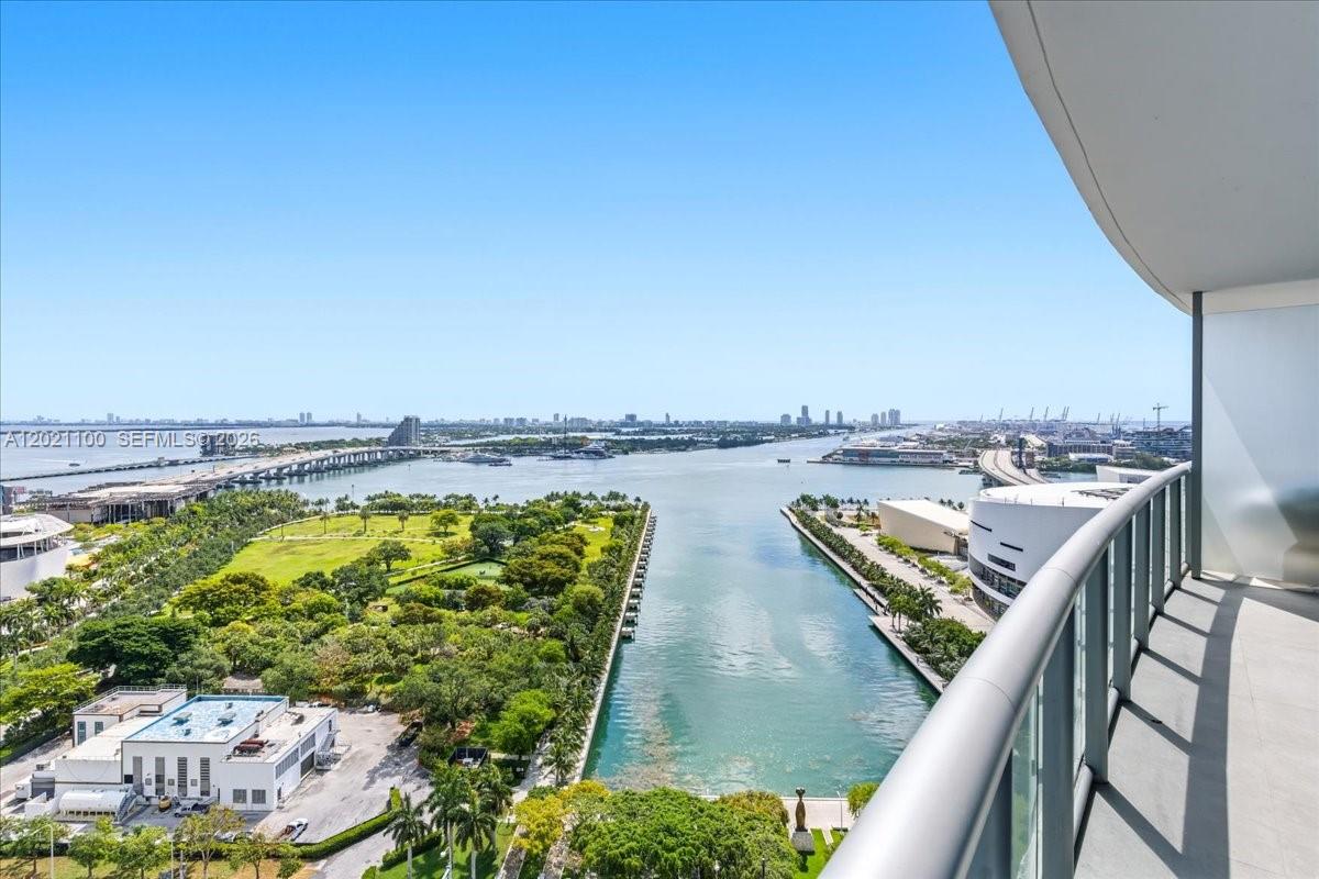 888 Biscayne Blvd # 2212