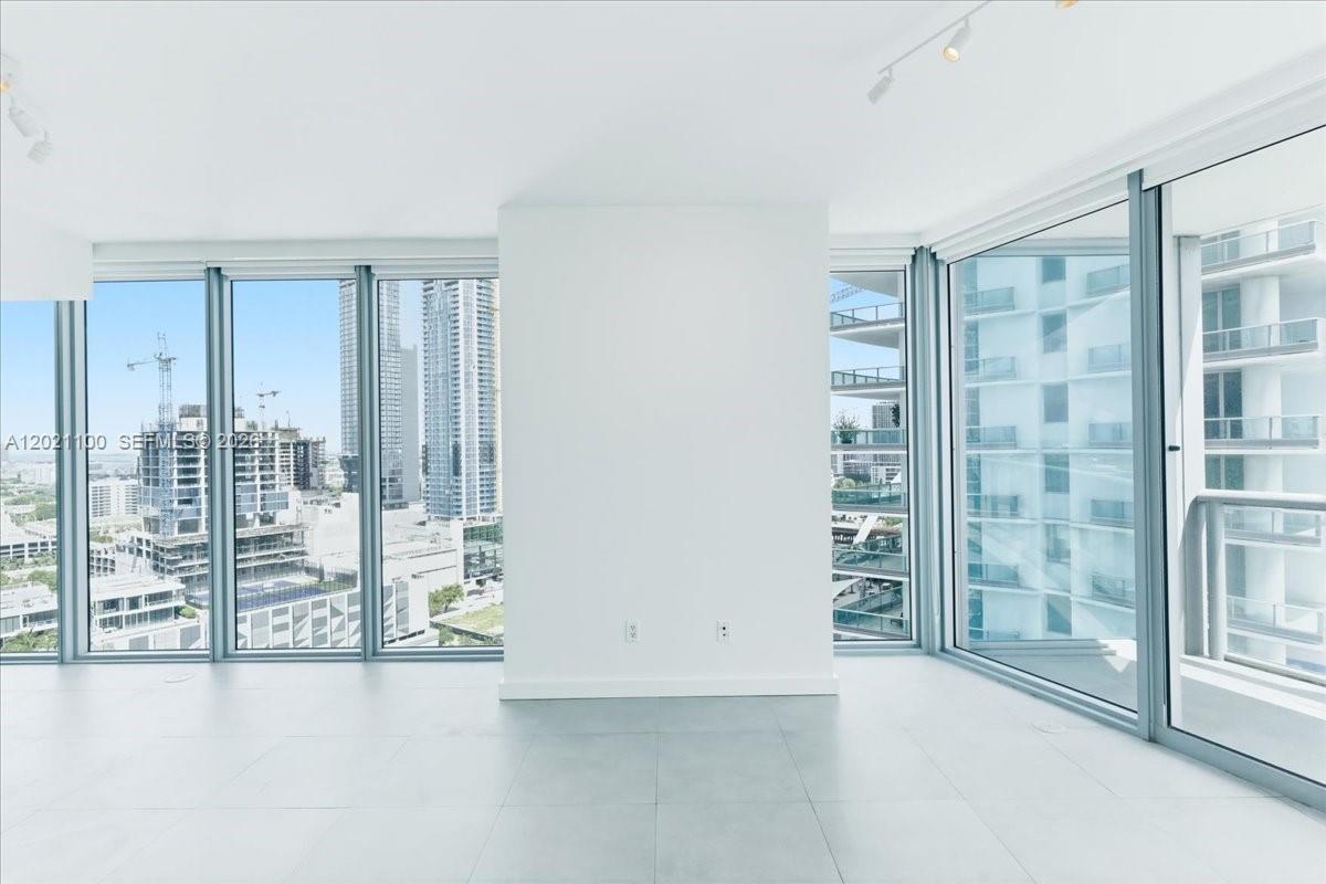 888 Biscayne Blvd # 2212