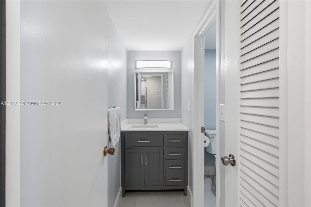 2899 Collins Ave # 1022