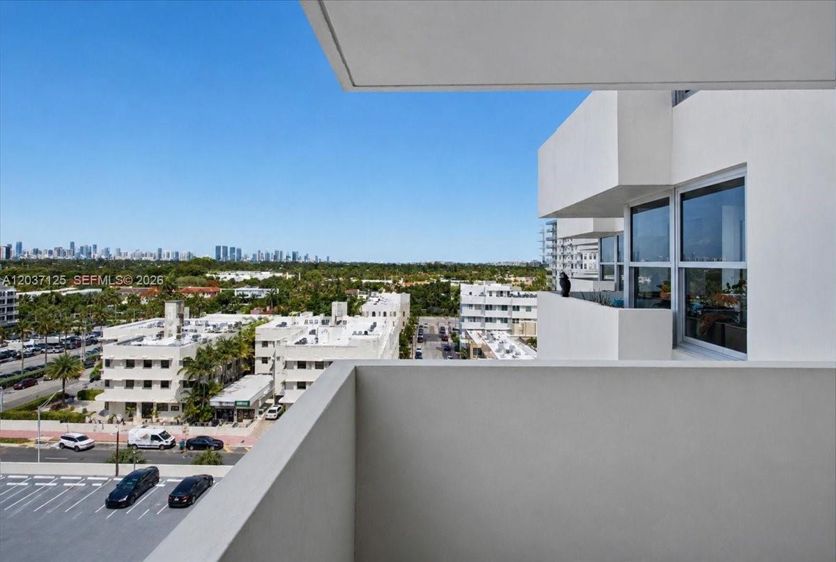 2899 Collins Ave # 1022