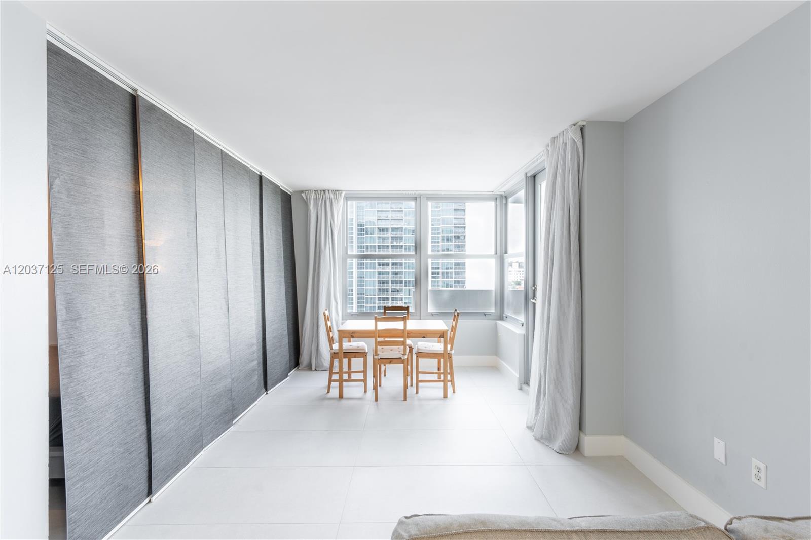 2899 Collins Ave # 1022