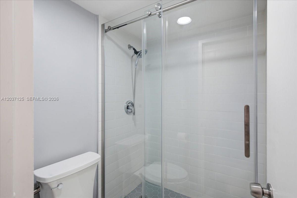 2899 Collins Ave # 1022