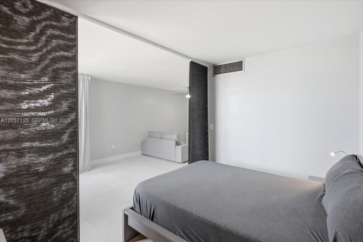 2899 Collins Ave # 1022