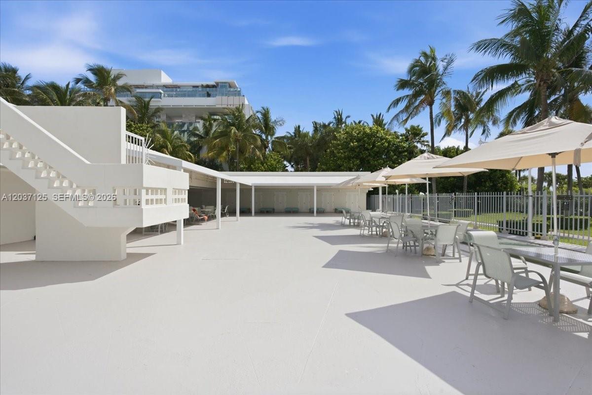 2899 Collins Ave # 1022