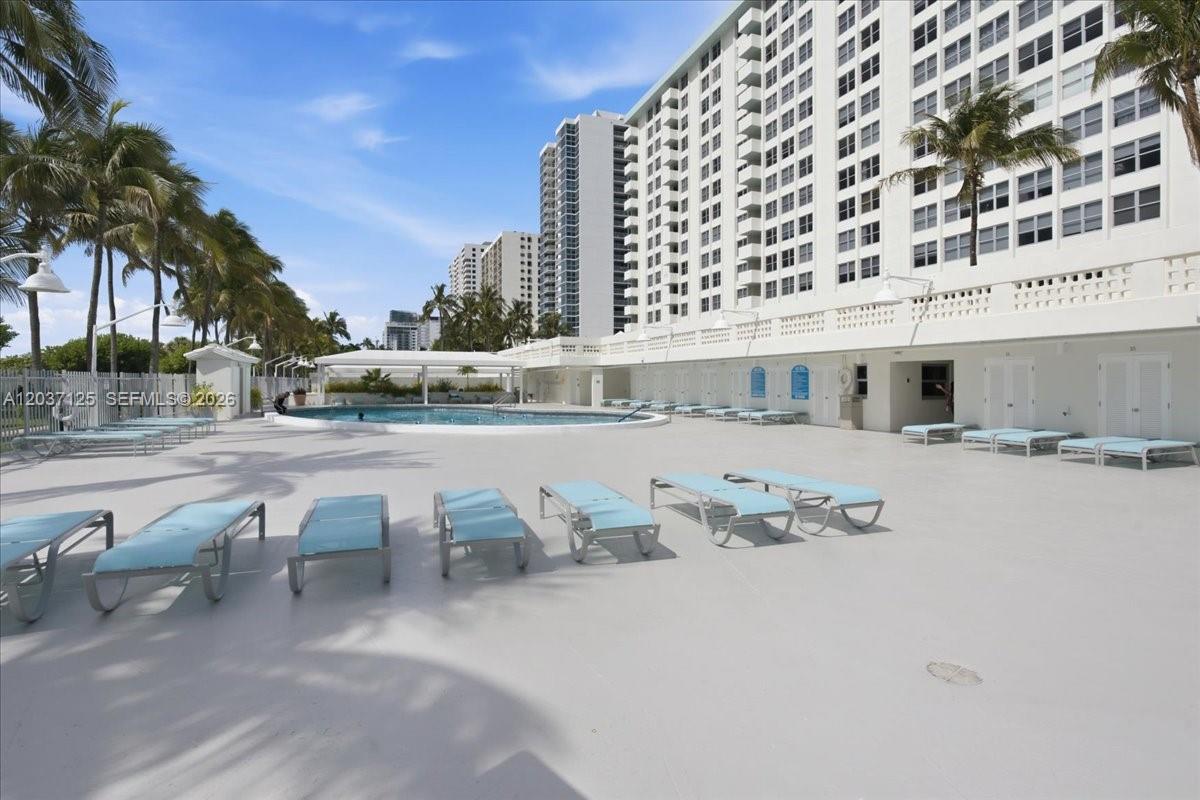 2899 Collins Ave # 1022